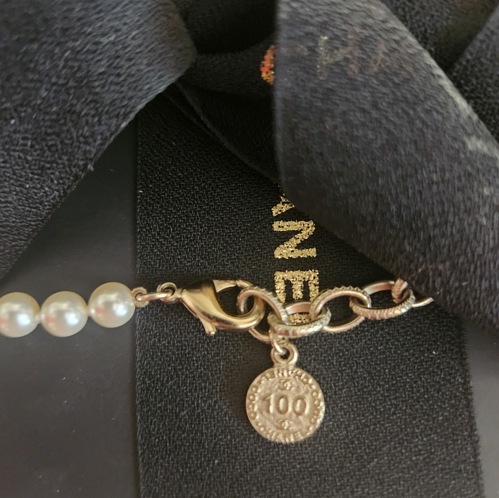 ❌️SOLD DIRECTLY ❌️CHANEL 100th Anniversary Pearl + Charm Necklace - Picture 9 of 16
